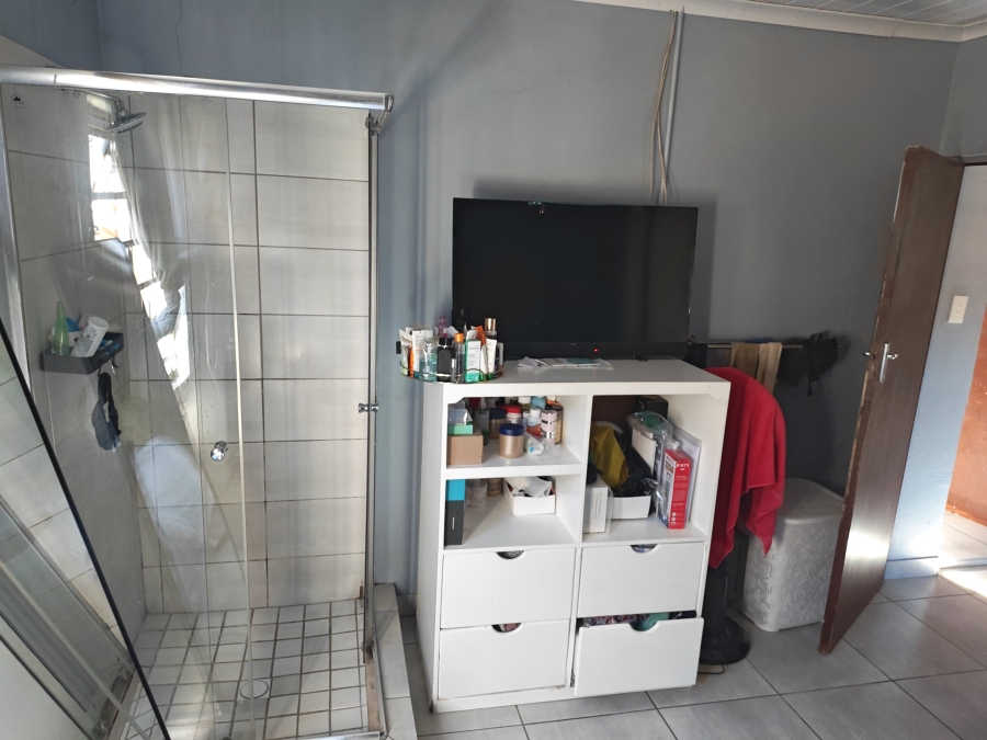 3 Bedroom Property for Sale in Nomzamo Western Cape